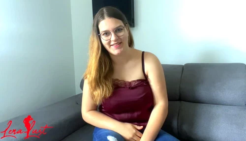 Lena Lust is introducing herself: Ansehen auf EroticOnly.DE